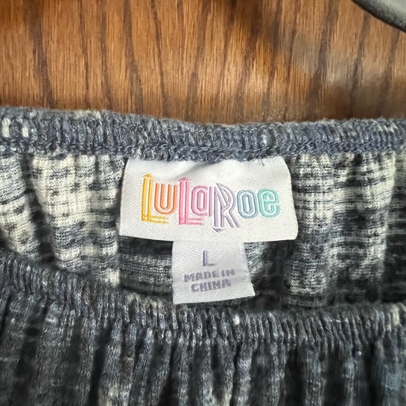LuLaRoe Stasha Ruffle Top size large - Picture 2 of 5